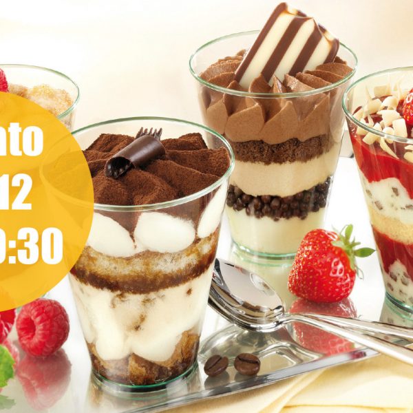 Piccola pasticceria e dessert di Natale